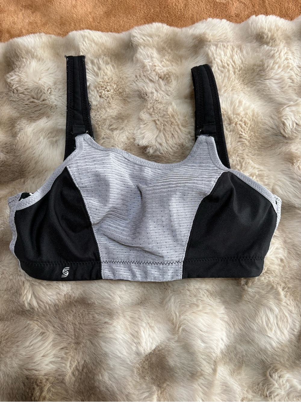 Glamorise Custom Control Sports Bra Black and Gray 32C